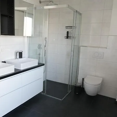Apartamento Haus Für 8 Gäste Mit Garten Und Parkplatz In Ruhiger Lager