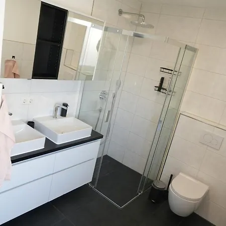 Haus Für 8 Gäste Mit Garten Und Parkplatz In Ruhiger Lager Apartamento *