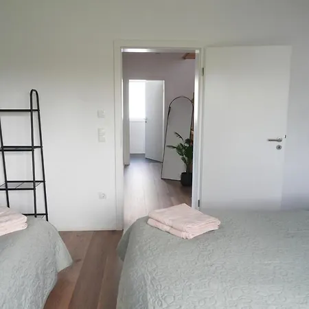 Haus Für 8 Gäste Mit Garten Und Parkplatz In Ruhiger Lager