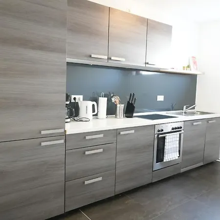 Haus Für 8 Gäste Mit Garten Und Parkplatz In Ruhiger Lager Apartamento Augsburgo