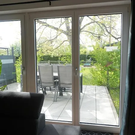 Apartamento Haus Für 8 Gäste Mit Garten Und Parkplatz In Ruhiger Lager
