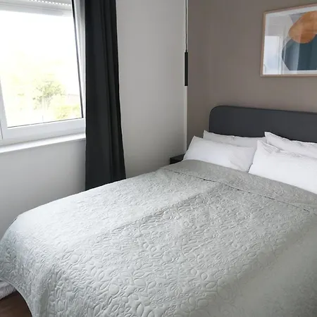 Haus Für 8 Gäste Mit Garten Und Parkplatz In Ruhiger Lager