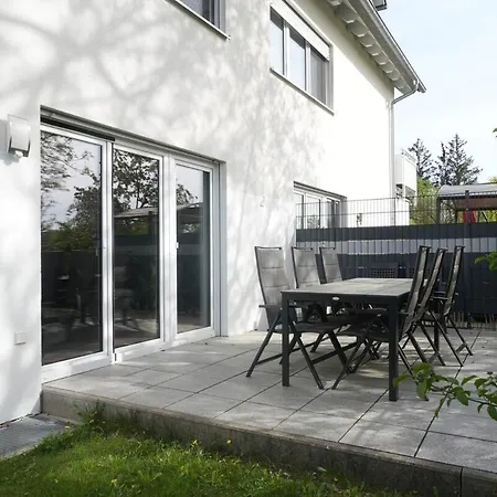 Haus Für 8 Gäste Mit Garten Und Parkplatz In Ruhiger Lager * Augsburgo