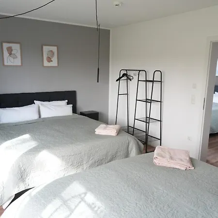 Apartamento Haus Für 8 Gäste Mit Garten Und Parkplatz In Ruhiger Lager