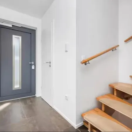 Haus Für 8 Gäste Mit Garten Und Parkplatz In Ruhiger Lager * Augsburgo