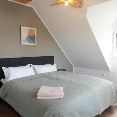Haus Für 8 Gäste Mit Garten Und Parkplatz In Ruhiger Lager