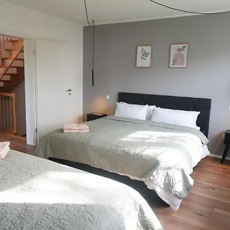 Apartamento Haus Für 8 Gäste Mit Garten Und Parkplatz In Ruhiger Lager *