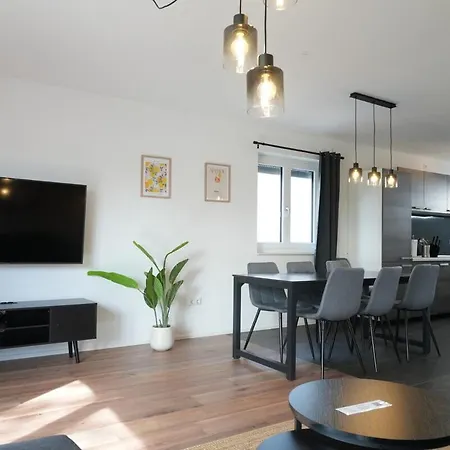 Haus Für 8 Gäste Mit Garten Und Parkplatz In Ruhiger Lager
