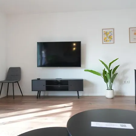 Haus Für 8 Gäste Mit Garten Und Parkplatz In Ruhiger Lager Apartamento Augsburgo